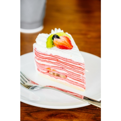 strawberry-crepes-cake-s.jpg